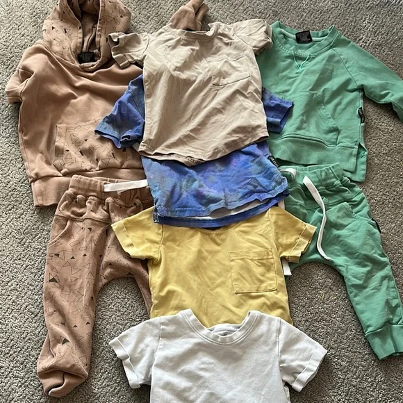Assorted Kids Clothing Set - Picture 2 of 16